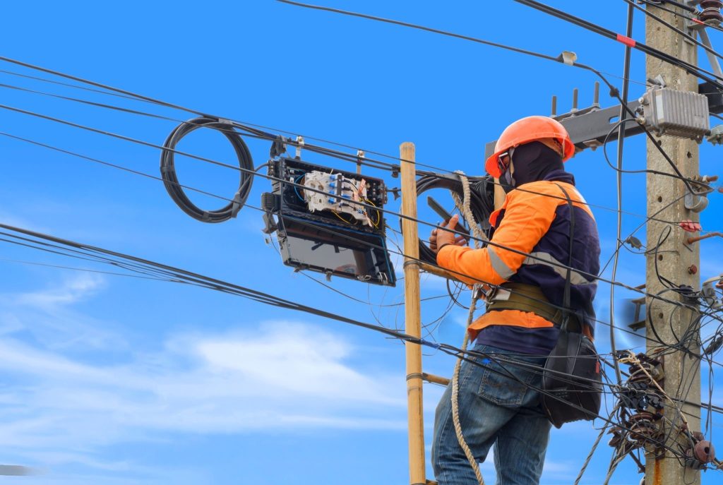 Fiberoptics tech